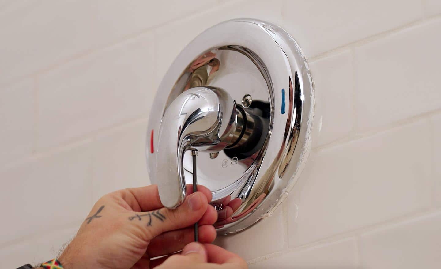 How to Replace a Bathroom Tub Faucet: A Step-by-Step DIY Guide