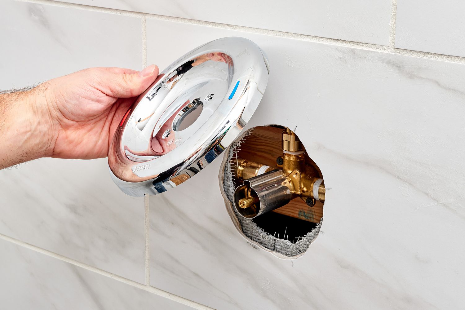 How to Replace a Shower Knob or Handle: A DIY Guide