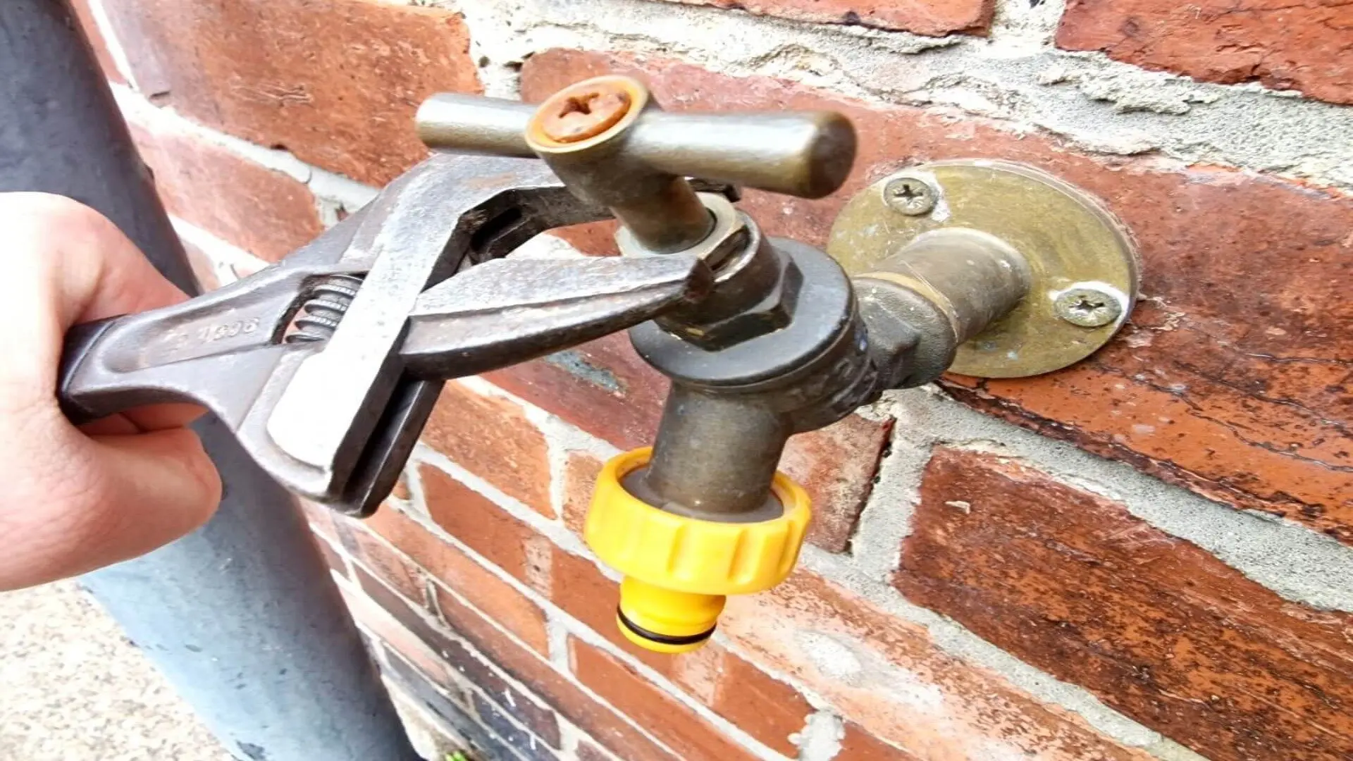 How to Fix a Leaky Outdoor Faucet: A Step-by-Step DIY Guide