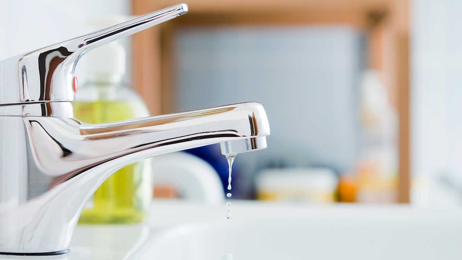 Frozen Pipes: Prevention & Thawing Guide for Winter