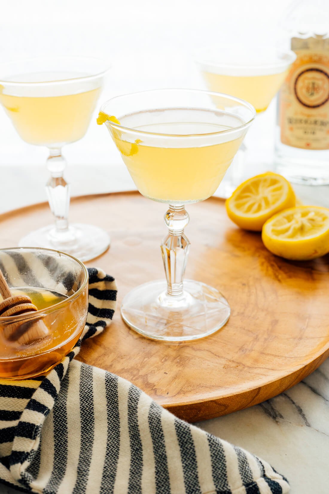 Bee's Knees Cocktail Recipe & Guide